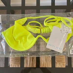 NWT Windsor Bikini Top